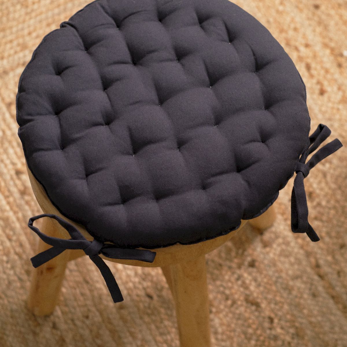 ASSISE MATELASSE RONDE GRIS FONCÉ